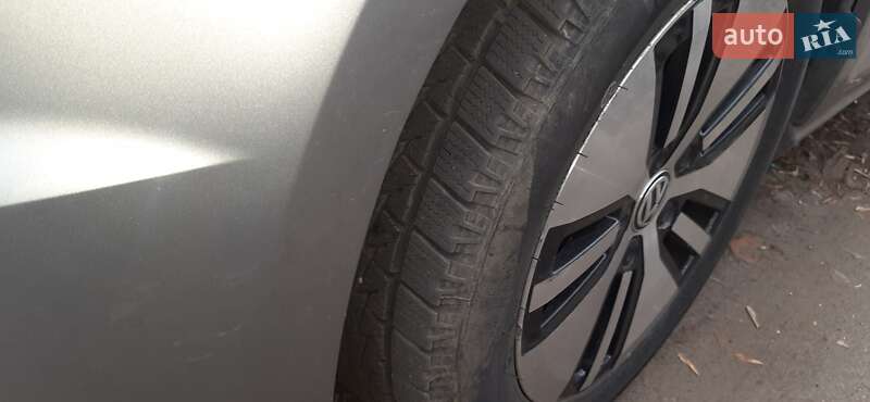 Хэтчбек Volkswagen e-Golf 2018 в Киеве