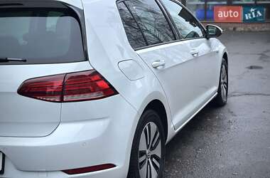 Хэтчбек Volkswagen e-Golf 2019 в 