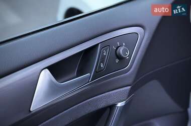 Хэтчбек Volkswagen e-Golf 2019 в 