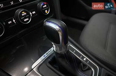 Хэтчбек Volkswagen e-Golf 2019 в 
