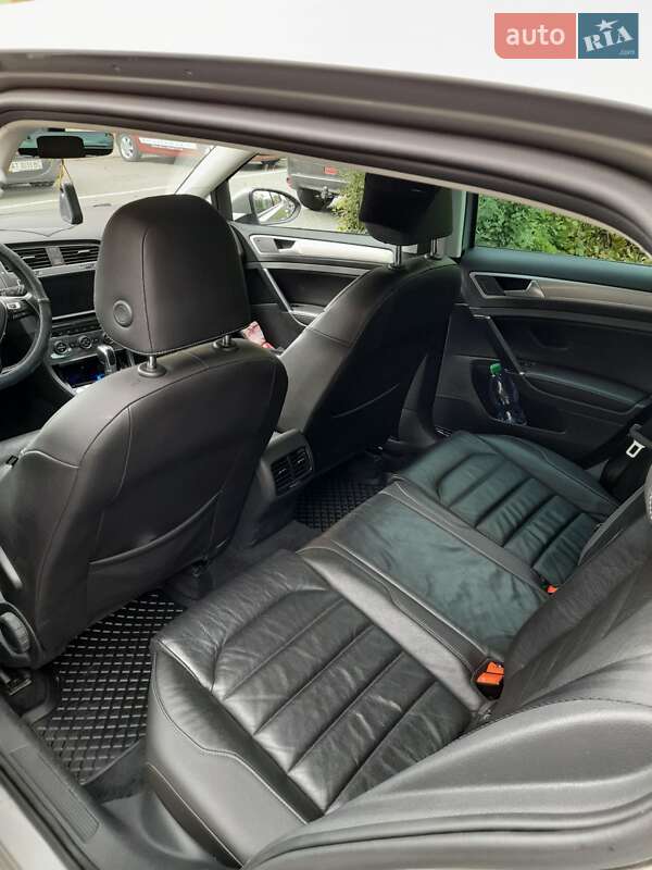 Хетчбек Volkswagen e-Golf 2016 в Івано-Франківську