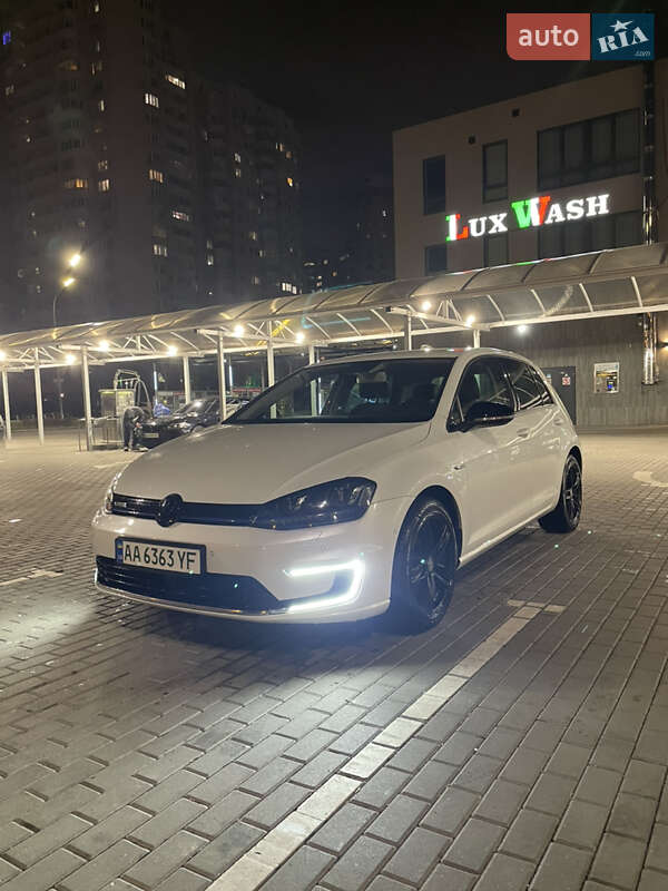Volkswagen e-Golf 2016