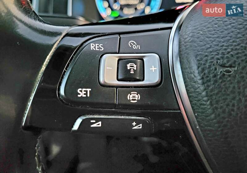 Хетчбек Volkswagen e-Golf 2018 в Ужгороді