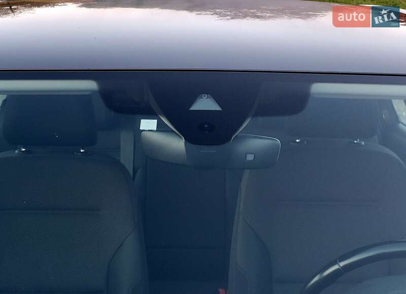 Хетчбек Volkswagen e-Golf 2018 в Ужгороді