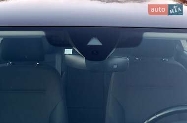 Хэтчбек Volkswagen e-Golf 2018 в 