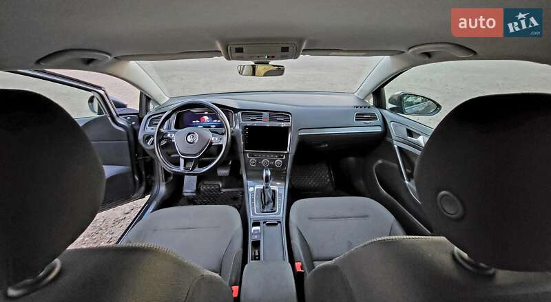 Хетчбек Volkswagen e-Golf 2018 в Ужгороді