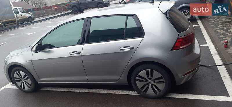 Хэтчбек Volkswagen e-Golf 2018 в Киеве