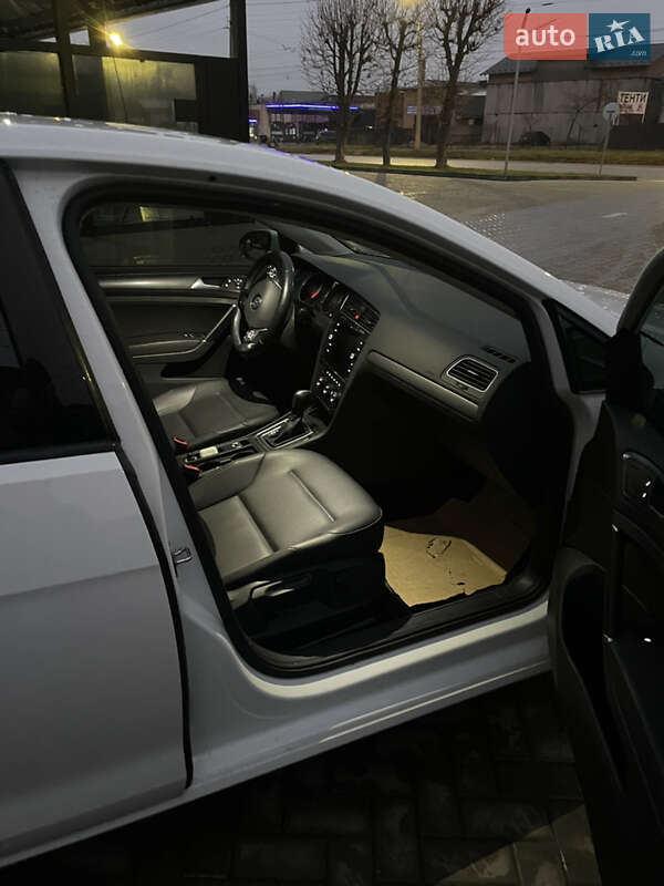 Хетчбек Volkswagen e-Golf 2019 в Івано-Франківську