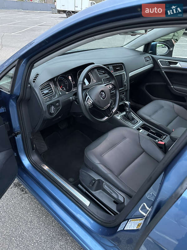 Хэтчбек Volkswagen e-Golf 2016 в Киеве