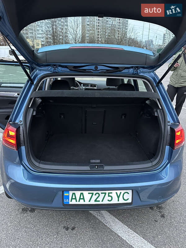 Хэтчбек Volkswagen e-Golf 2016 в Киеве