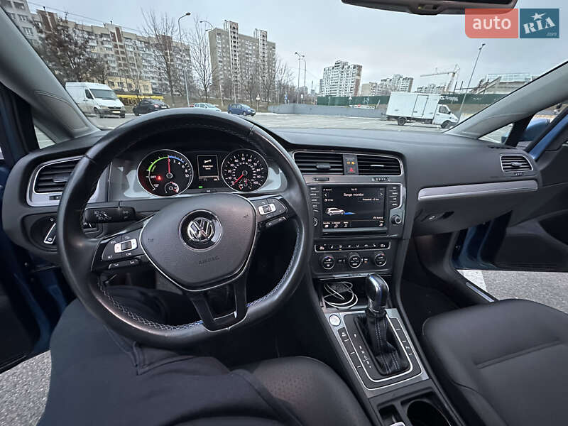 Хэтчбек Volkswagen e-Golf 2016 в Киеве