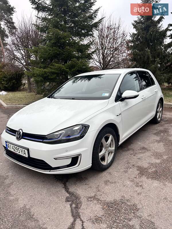 Хетчбек Volkswagen e-Golf 2017 в Києві