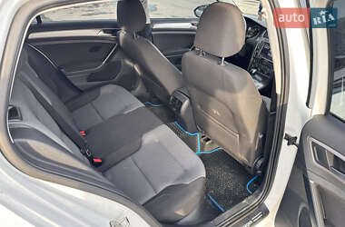 Хэтчбек Volkswagen e-Golf 2014 в 