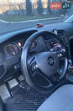 Хэтчбек Volkswagen e-Golf 2015 в 