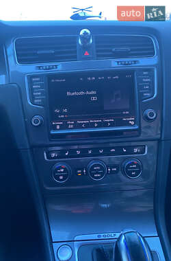 Хэтчбек Volkswagen e-Golf 2015 в 
