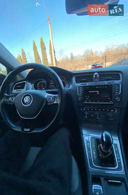Хэтчбек Volkswagen e-Golf 2015 в 
