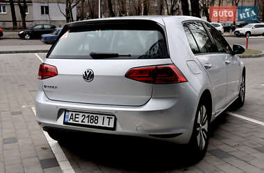 Хетчбек Volkswagen e-Golf 2016 в Дніпрі