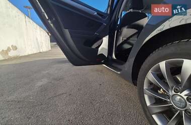 Хэтчбек Volkswagen e-Golf 2015 в 