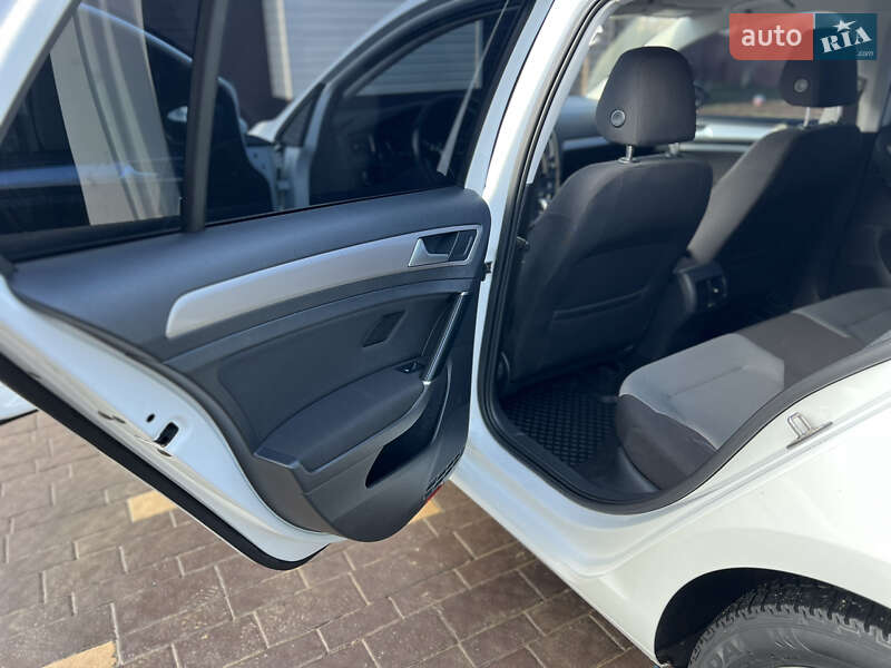 Хэтчбек Volkswagen e-Golf 2015 в Ивано-Франковске