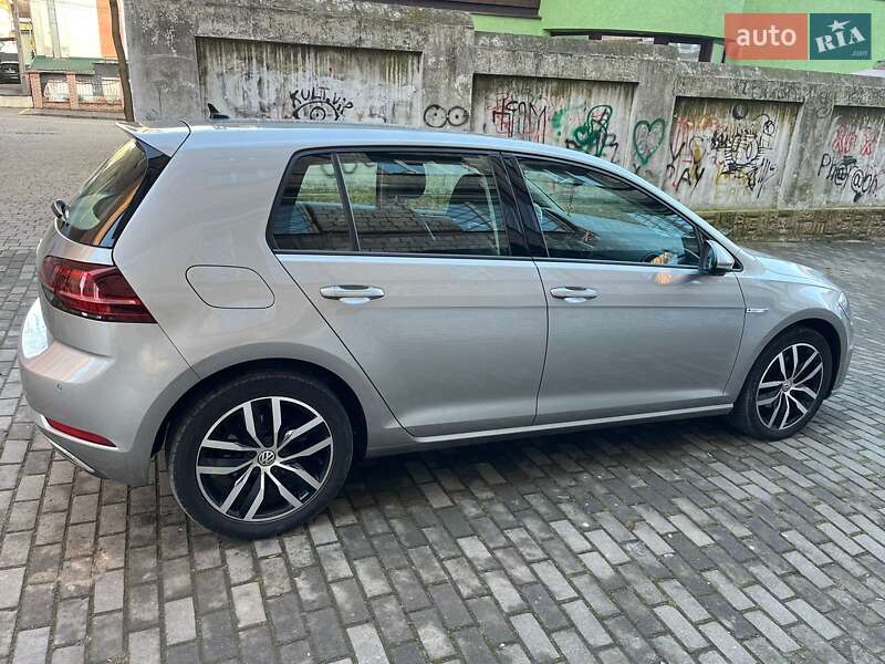 Хэтчбек Volkswagen e-Golf 2018 в 