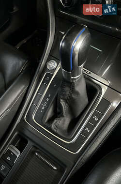 Хэтчбек Volkswagen e-Golf 2015 в 