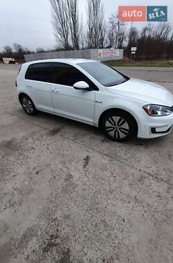 Хетчбек Volkswagen e-Golf 2015 в 