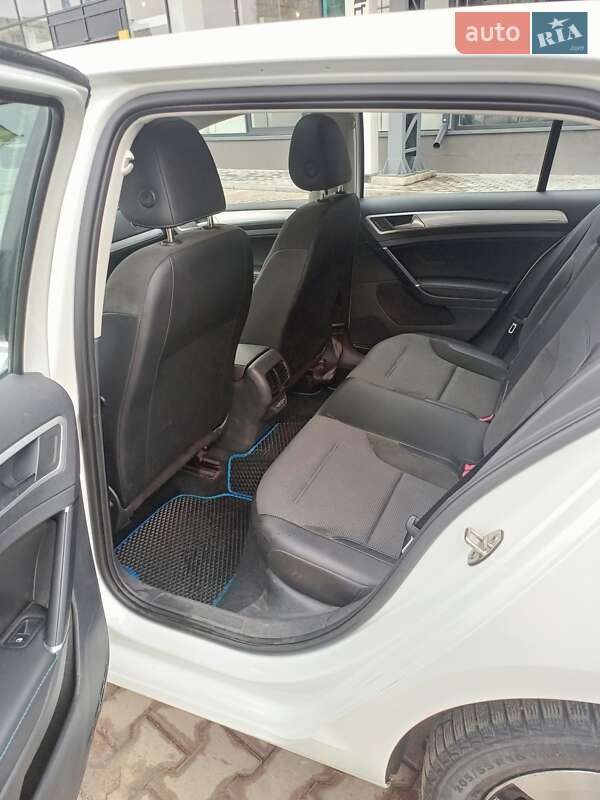 Хетчбек Volkswagen e-Golf 2019 в Сумах