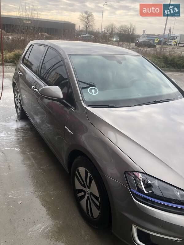 Хетчбек Volkswagen e-Golf 2015 в Ужгороді