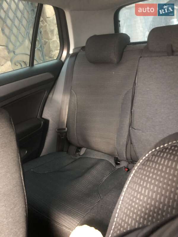 Хетчбек Volkswagen e-Golf 2015 в Ужгороді