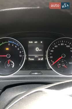 Хэтчбек Volkswagen e-Golf 2015 в 
