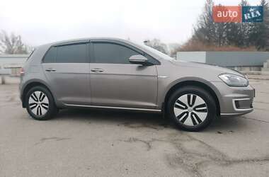Хетчбек Volkswagen e-Golf 2017 в 