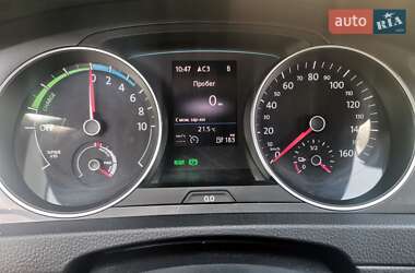 Хетчбек Volkswagen e-Golf 2017 в 