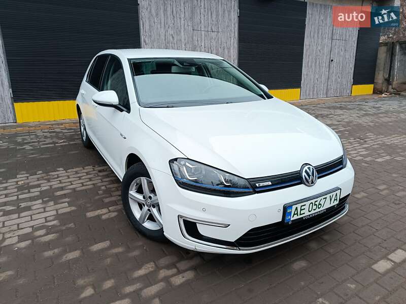 Volkswagen e-Golf 2015
