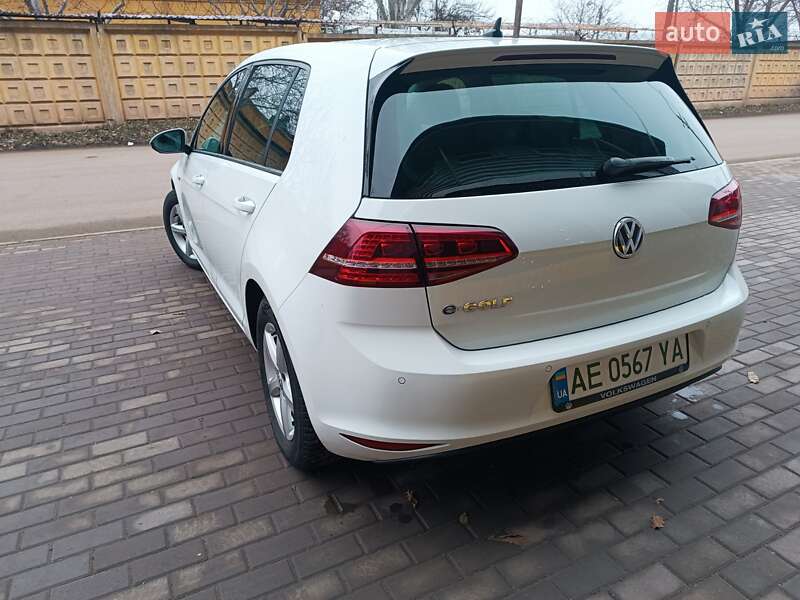 Хэтчбек Volkswagen e-Golf 2015 в Кривом Роге