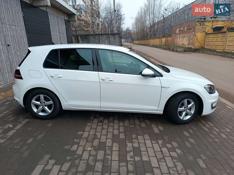 Хэтчбек Volkswagen e-Golf 2015 в Кривом Роге