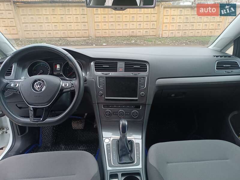 Хэтчбек Volkswagen e-Golf 2015 в Кривом Роге