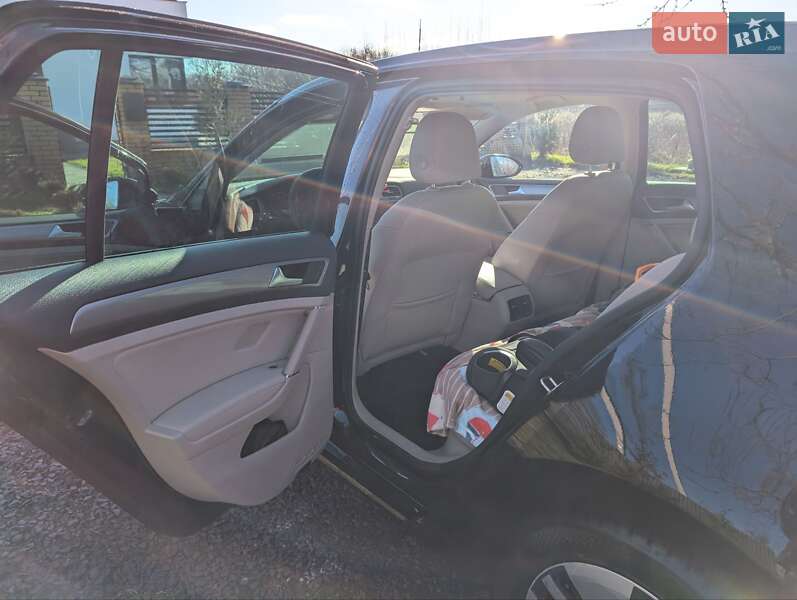 Хэтчбек Volkswagen e-Golf 2015 в Ужгороде фото 6 Хэтчбек Volkswagen e-Golf 2015 в Ужгороде