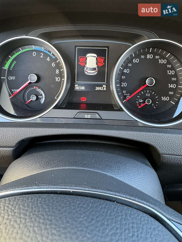 Хэтчбек Volkswagen e-Golf 2020 в Долине