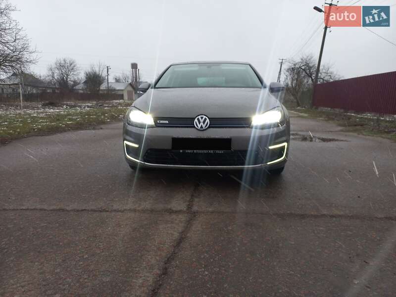 Хетчбек Volkswagen e-Golf 2015 в Києві