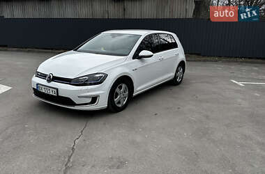 Хетчбек Volkswagen e-Golf 2017 в 