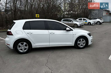 Хетчбек Volkswagen e-Golf 2017 в 