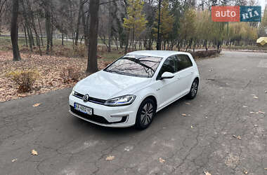 Хетчбек Volkswagen e-Golf 2017 в 