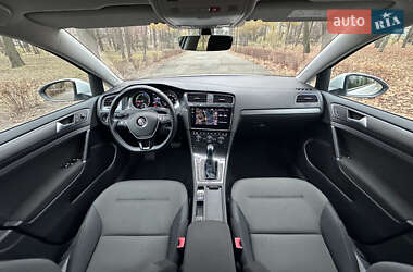 Хетчбек Volkswagen e-Golf 2017 в 