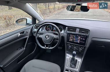 Хетчбек Volkswagen e-Golf 2017 в 
