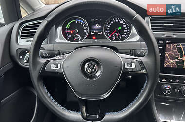 Хетчбек Volkswagen e-Golf 2017 в 