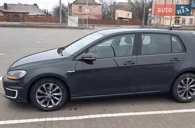 Хэтчбек Volkswagen e-Golf 2015 в 