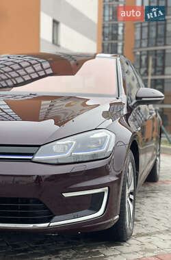 Хэтчбек Volkswagen e-Golf 2017 в 