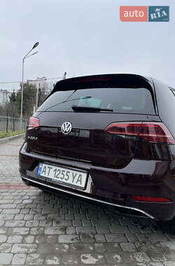 Хэтчбек Volkswagen e-Golf 2017 в 