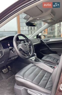 Хэтчбек Volkswagen e-Golf 2017 в 