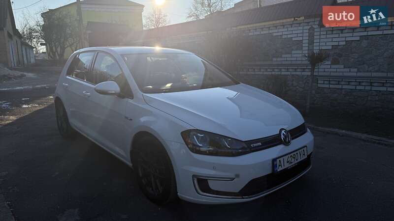 Хэтчбек Volkswagen e-Golf 2015 в 
